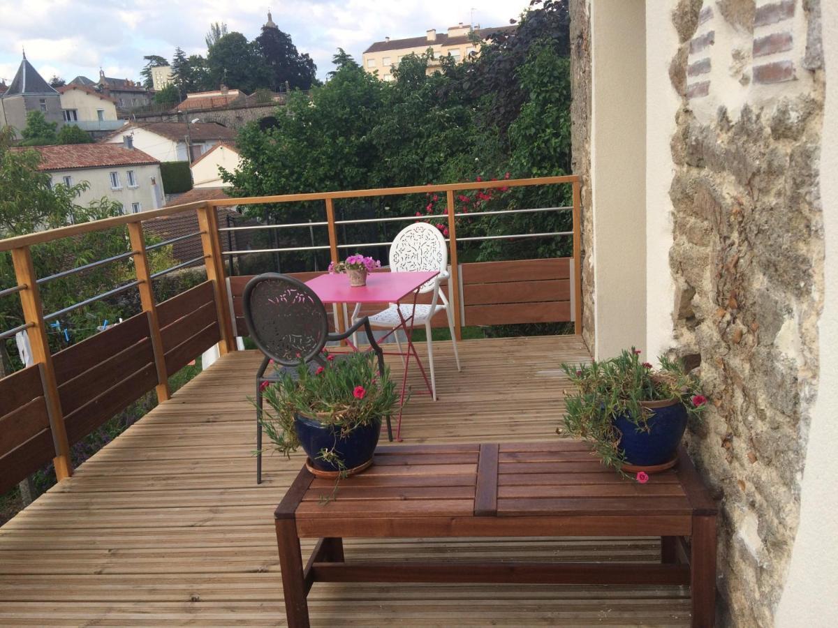 Hotel Les 3 pigeons à Bressuire Extérieur photo