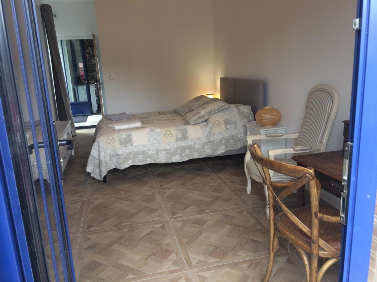 Hotel Les 3 pigeons à Bressuire Extérieur photo