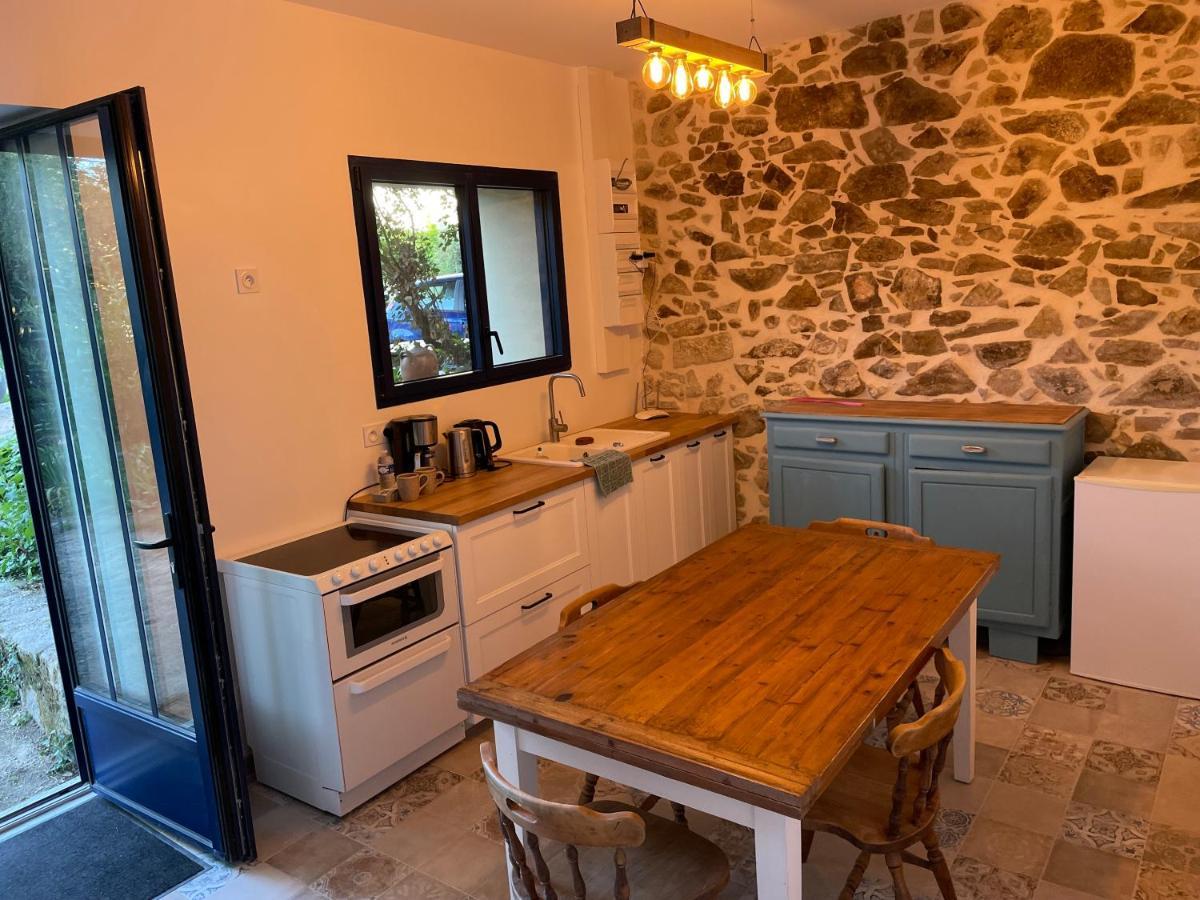 Hotel Les 3 pigeons à Bressuire Extérieur photo