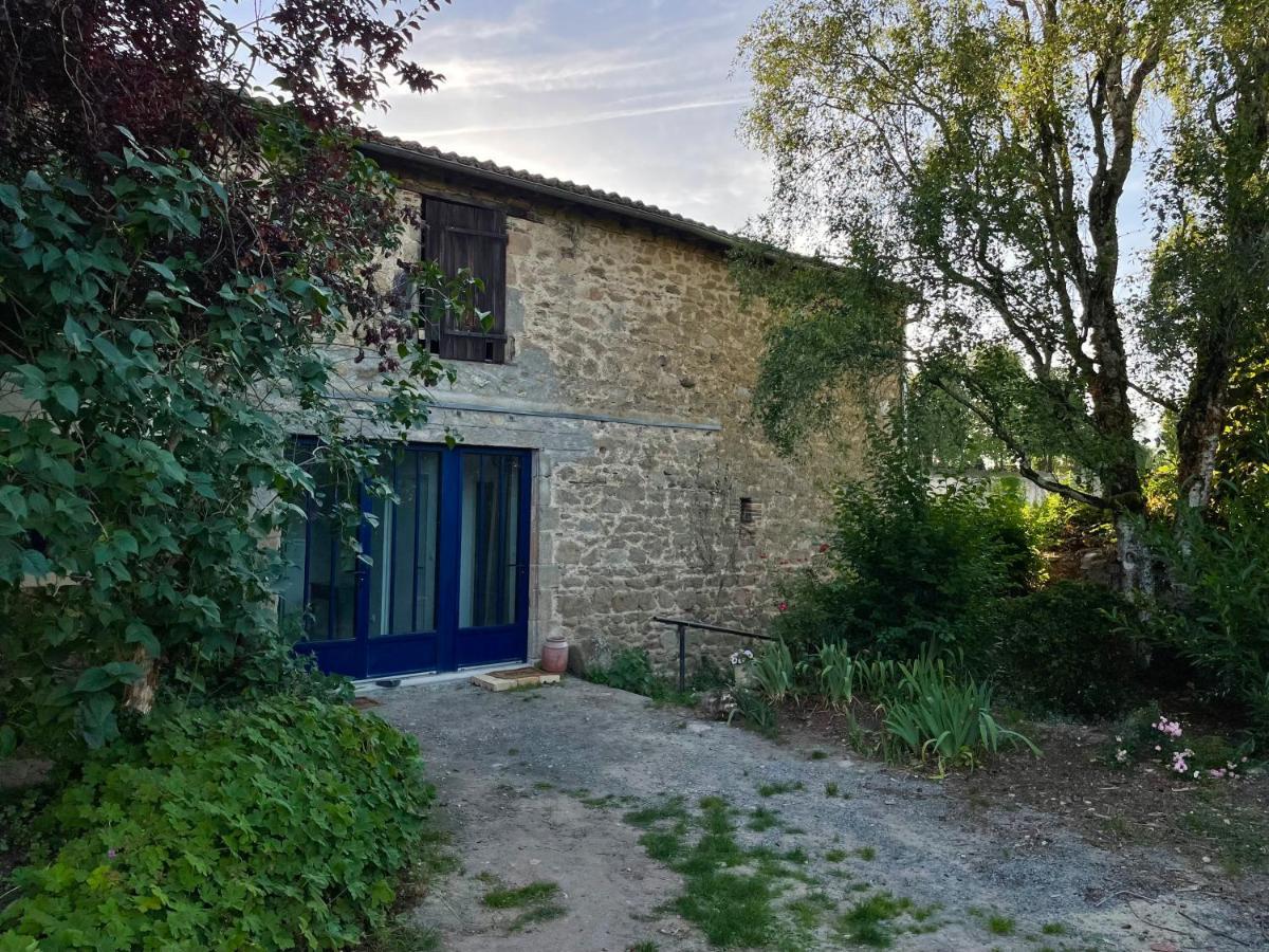 Hotel Les 3 pigeons à Bressuire Extérieur photo